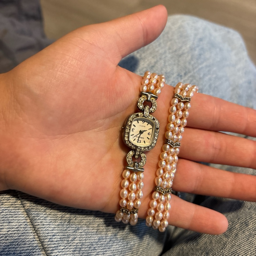 Elegant Pearl Beaded Watch